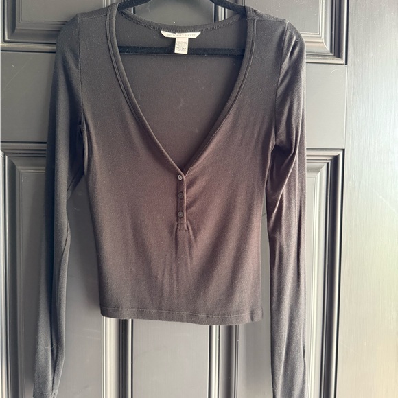 Black Long Sleeve V-Neck Top - Picture 1 of 3